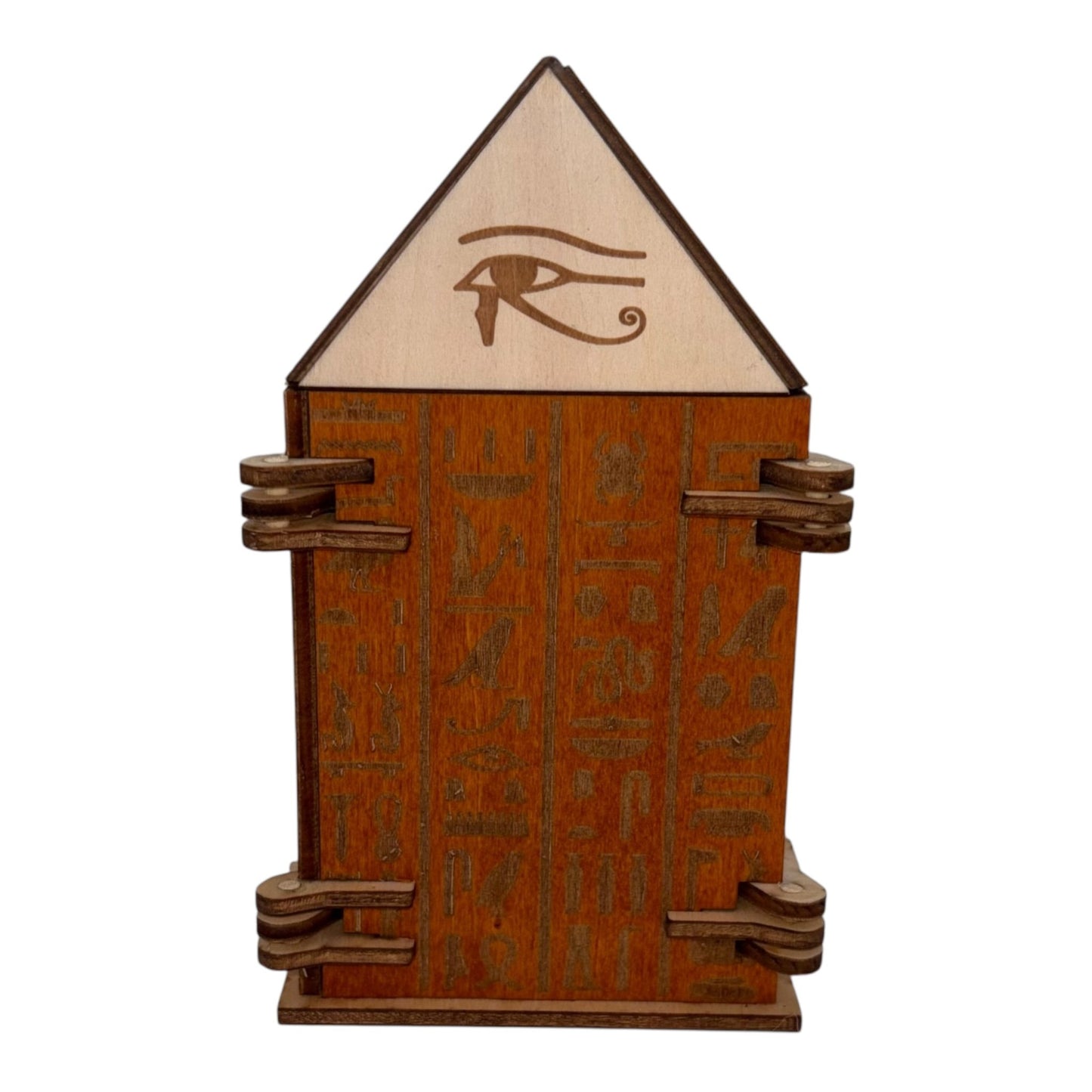 Boîtes artisanales en bois, mécanismes rotatifs et décor antique.
