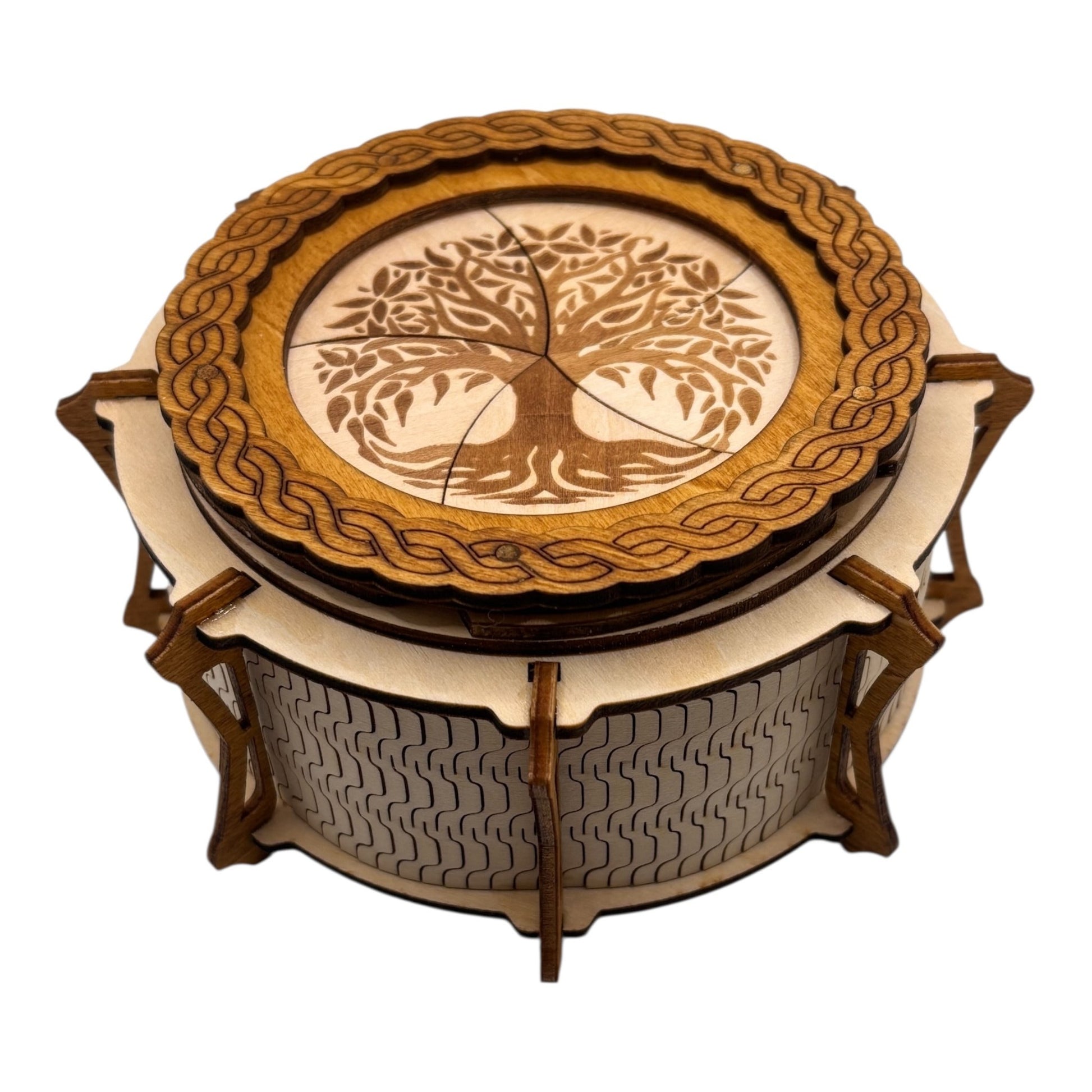 Boîte  ronde à mécanisme en bois, avec système d'ouverture ingénieux pour les esprits curieux. boite à bijoux, boite secrète.
De fabrication française et artisanale 