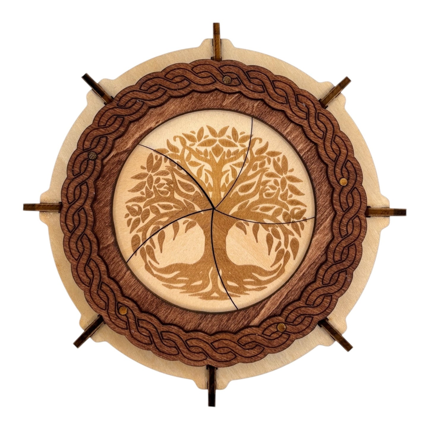 Boîte  ronde à mécanisme en bois, avec système d'ouverture ingénieux pour les esprits curieux. boite à bijoux, boite secrète.
De fabrication française et artisanale 