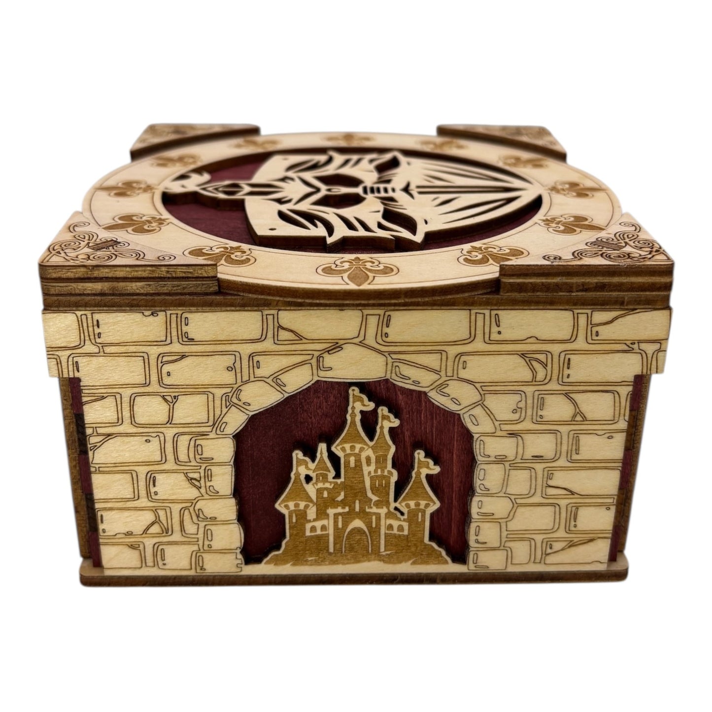 La boîte se verrouille et se déverrouille grâce à un ingénieux système mécanique, activé par le déplacement des quatre coins.
De fabrication française et artisanale cette boîte en bois à mécanisme est idéale pour abriter bijoux, secrets et petits trésors, sans casse-tête.