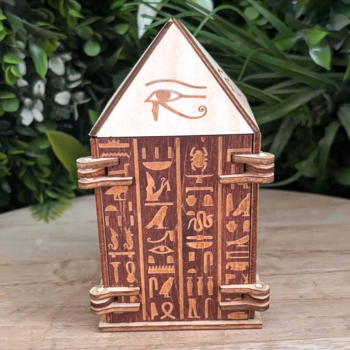 Boîtes bois artisanales à mécanismes obélisque et motifs hiéroglyphes