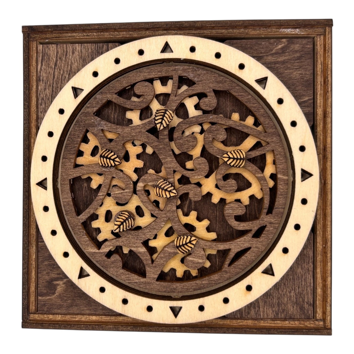 Cube engrenage mécanisme sans casse tete boite en bois à bijoux secrets trésors découpe et gravures lasers décoration intérieur fabrication francaise et artisanale