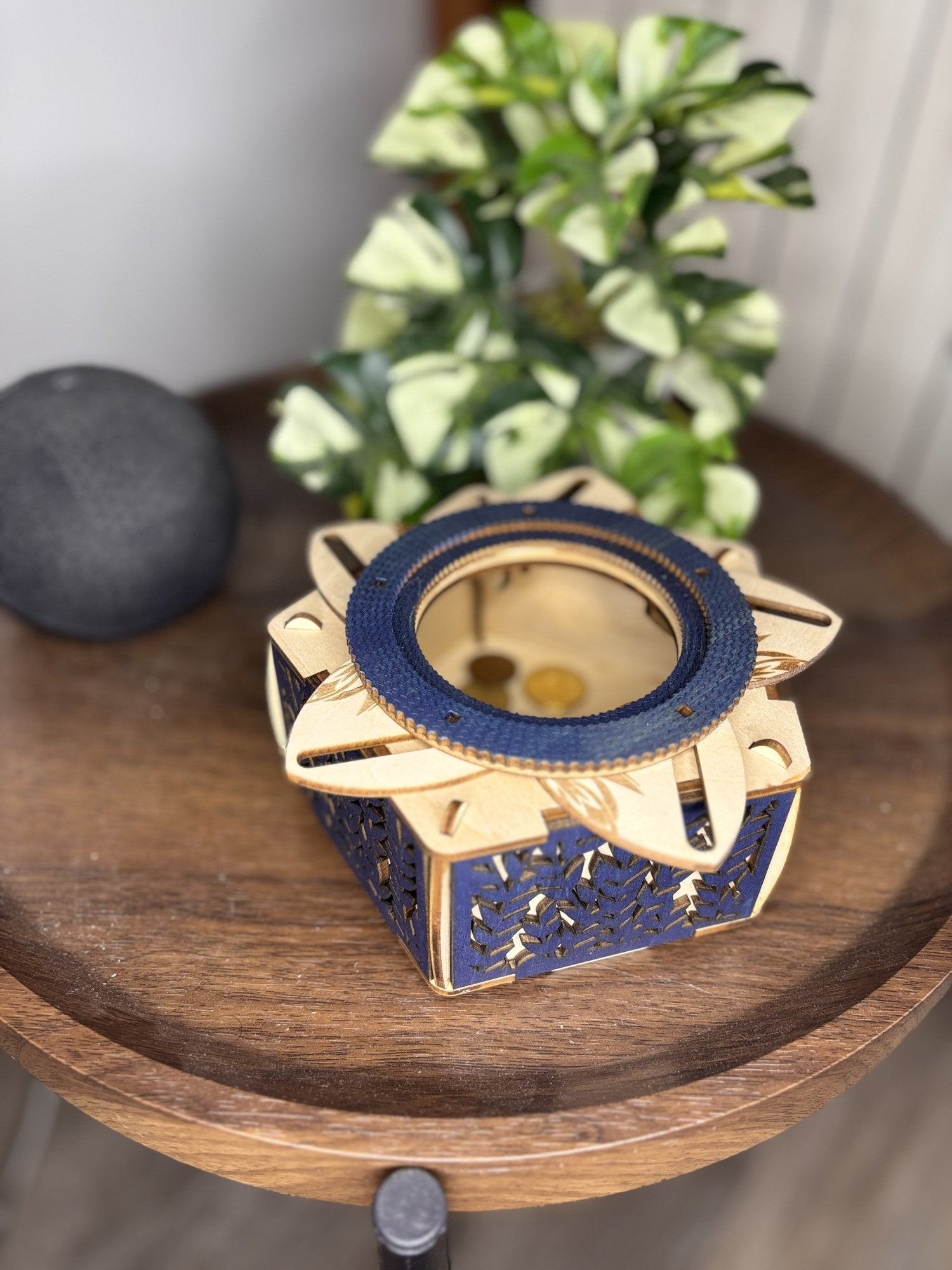 Boite en bois pour bijoux, secrets trésors avec mécanisme et engrenages sans casse tête décoration intérieur en gravure et découpe laser de fabrication française et artisanale 