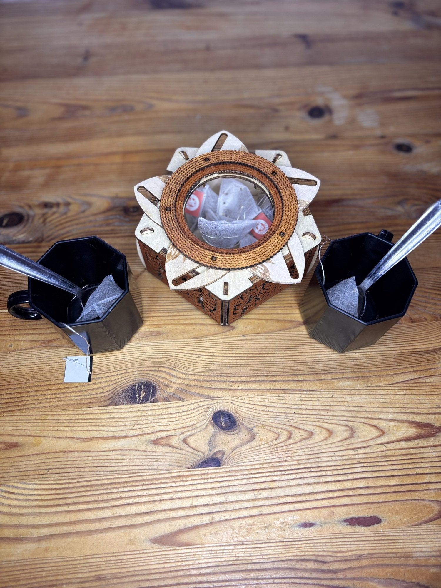 Boite en bois avec mécanisme et engrenages sans casse tete , décoration intérieur pour secrets, trésors bijoux en gravure et découpe laser de fabrication francaise et artisanale