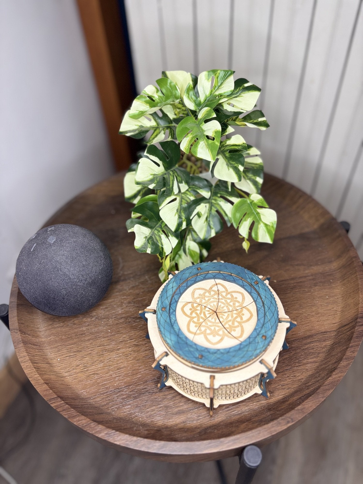 boite a bijoux secrets trésors ronde en bois avec mécanisme et engrenages sans casse tete , fabrication francaise et artisanale décoration intérieur en découpe et gravure laser