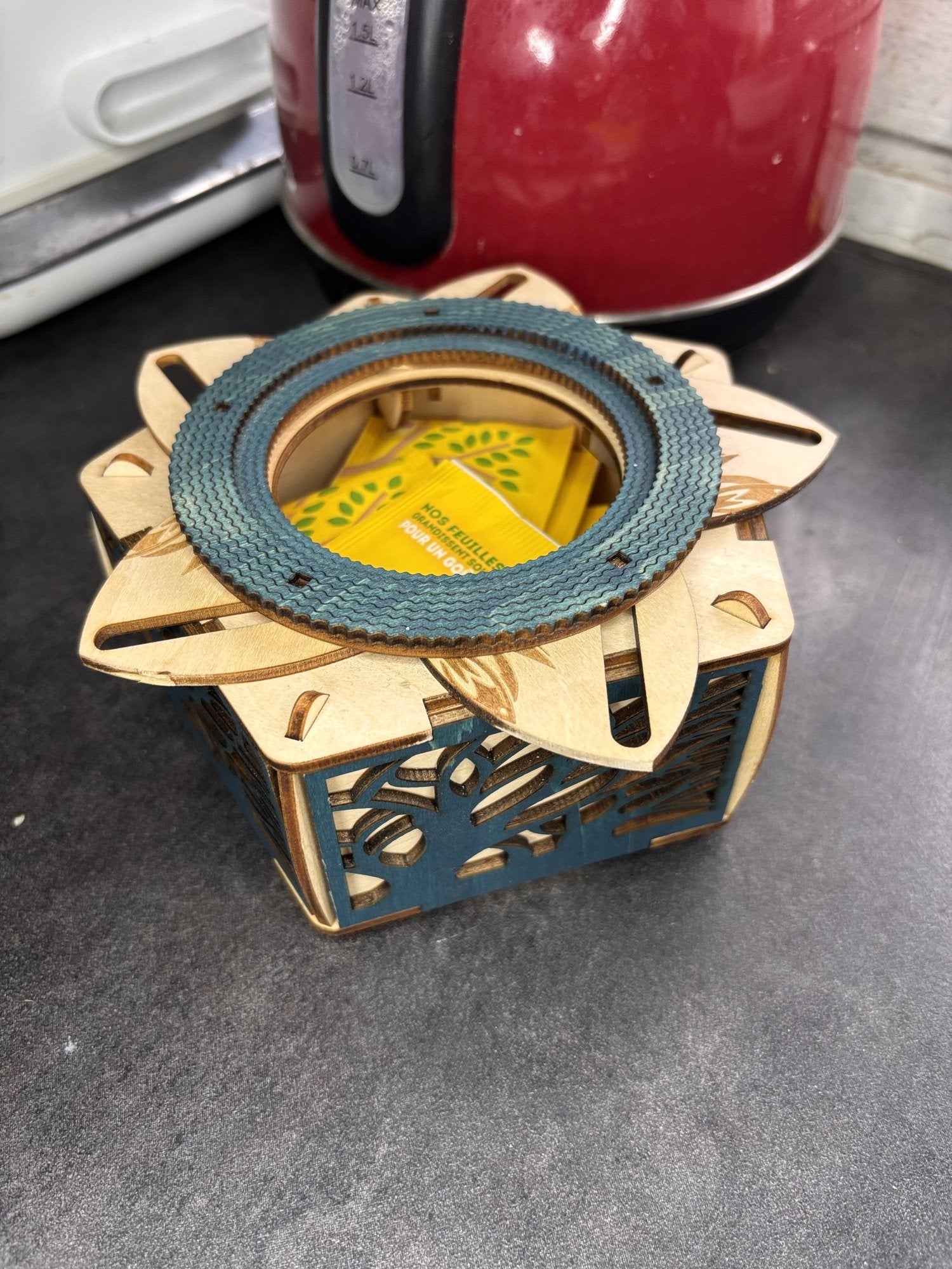 Boite en bois avec mécanisme et engrenage pour secrets tresors ou bijoux sans casse tete décoration intérieur en gravure et découpe laser de fabrication francaise et artisanale