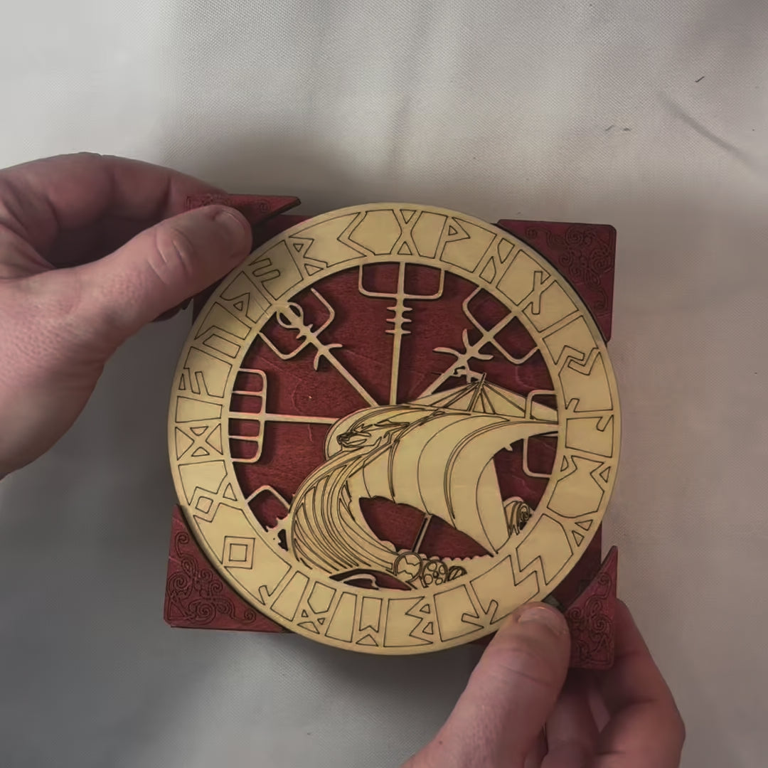 Charger la vidéo : Boite en bois avec mécanisme , fabrication francaise et artisanale en découpe et gravure laser , décoration intérieur pour bijoux, secrets trésors