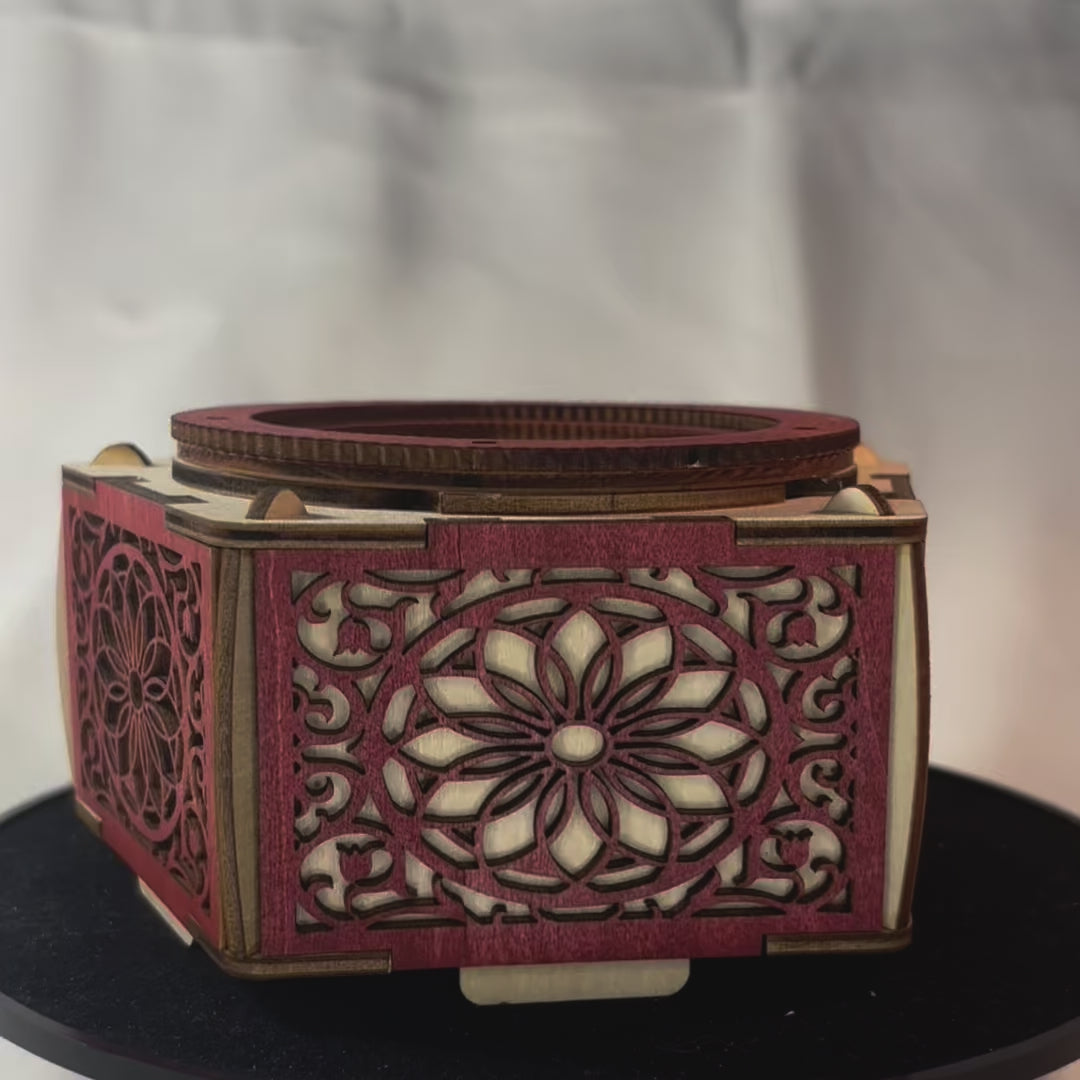 Charger la vidéo : boite Iris Rosace Boite Iris arbre , ouverture à mécanisme par rotation pas de casse tete décoration intérieur , boite  en bois bijoux secrets trésors fabrication francaise et artisanale decoupe et gravure laser 