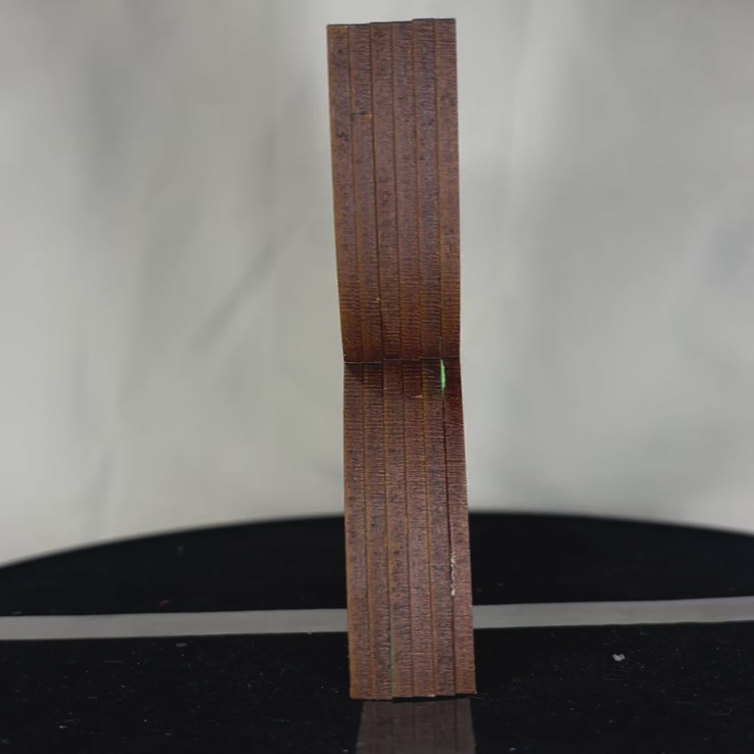 Load video: Lettre décorative K diorama pour chambre d'enfant ou décoration d'intérieur découpe laser création francaise et artisanale