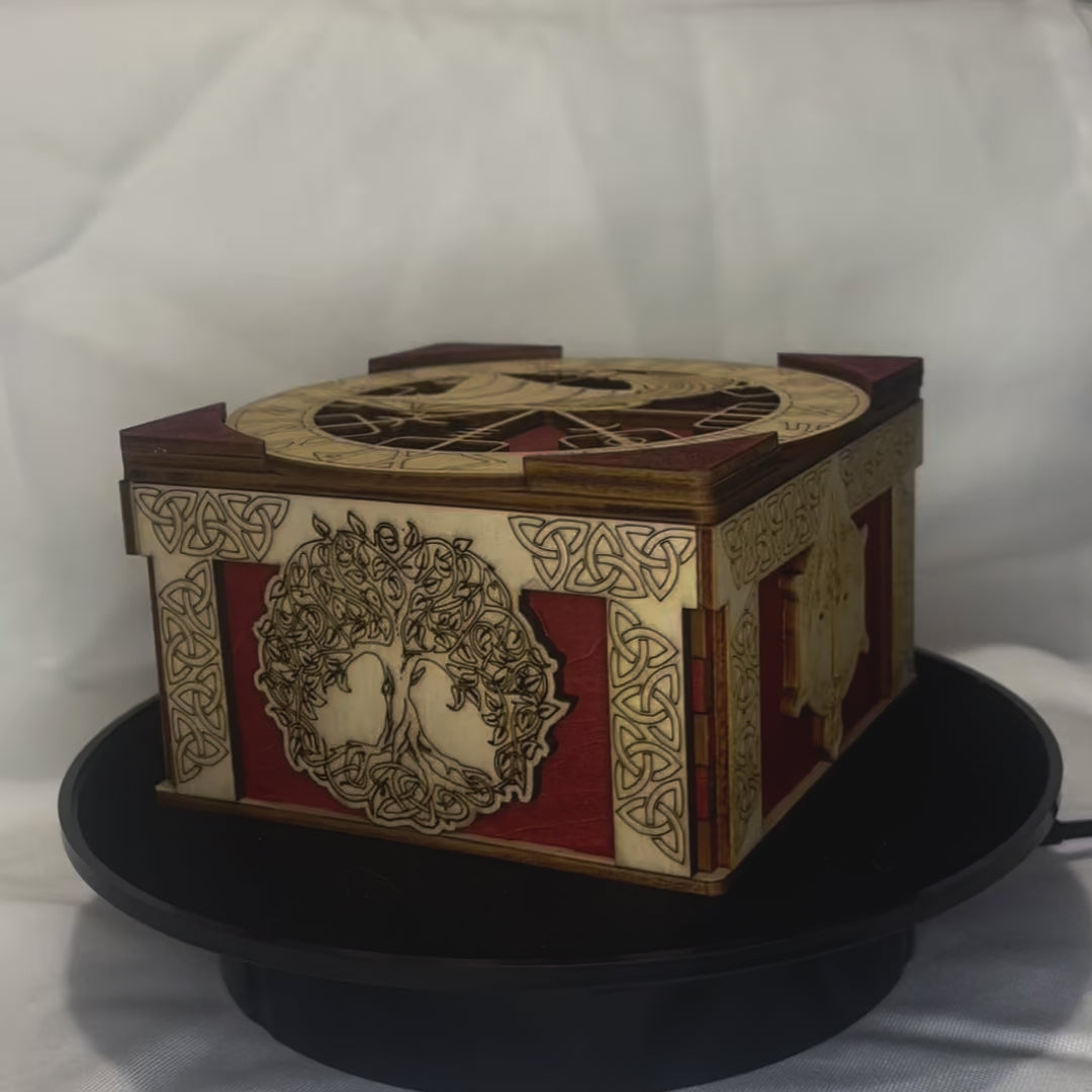 Charger la vidéo : Boite à mécanisme pour bijoux trésor secrets décoration intérieur au style viking 