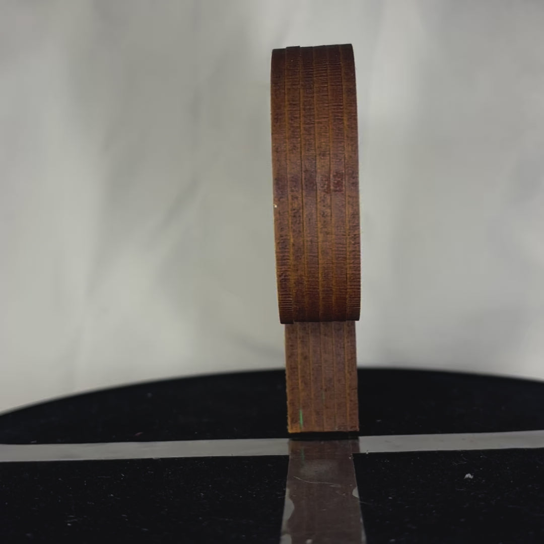 Load video: Lettre décorative P diorama pour chambre d'enfant ou décoration d'intérieur découpe laser création francaise et artisanale