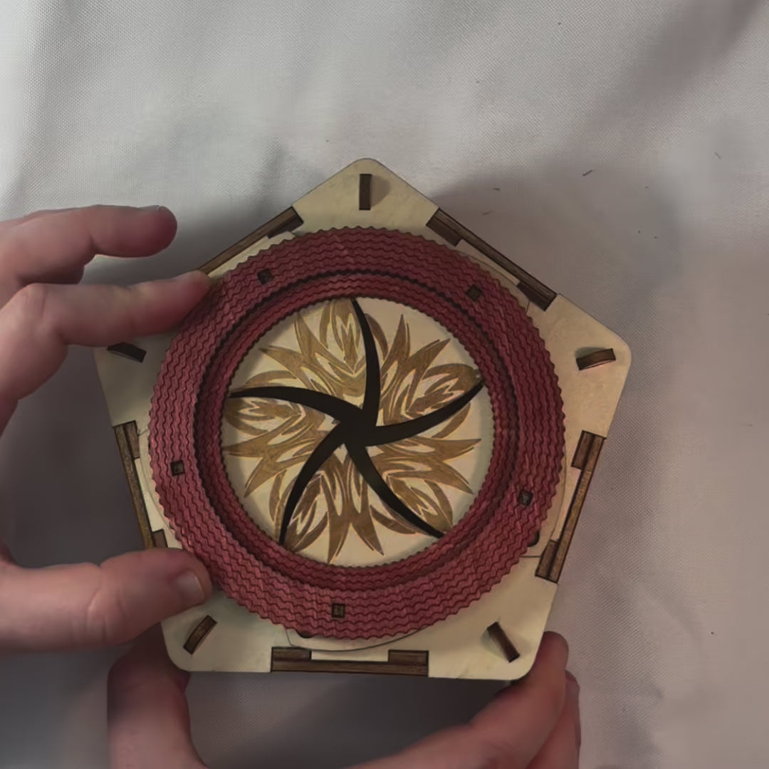 Ouverture d'une bote en bois avec mécanisme de rotation engrenage cachés  sans casse tete pour ranger bijoux, secrets , trésors en découpe et gravure laser de fabrication artisanale pour décoration intérieur