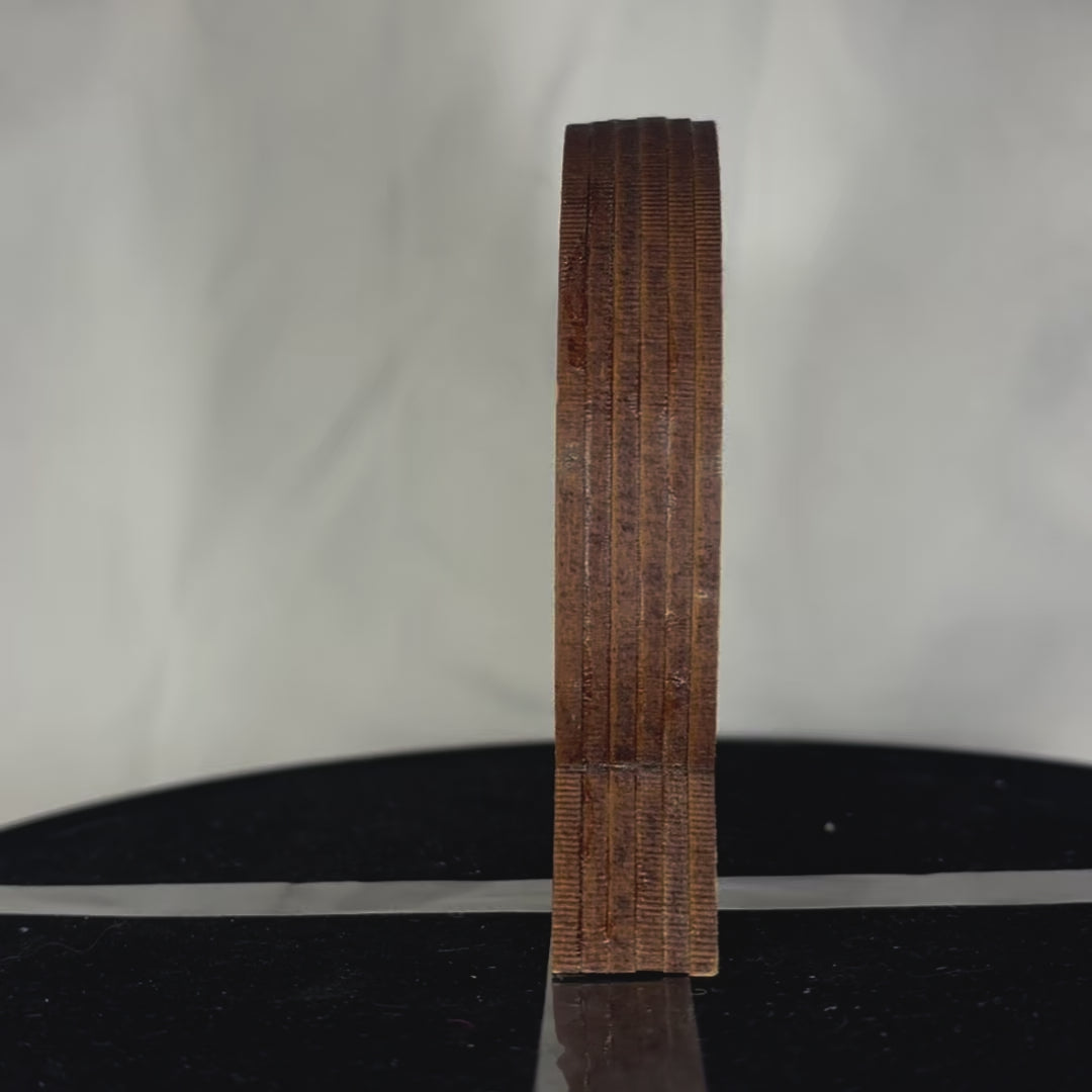 Charger la vidéo : Lettre décorative Q diorama pour chambre d'enfant ou décoration d'intérieur découpe laser création francaise et artisanale