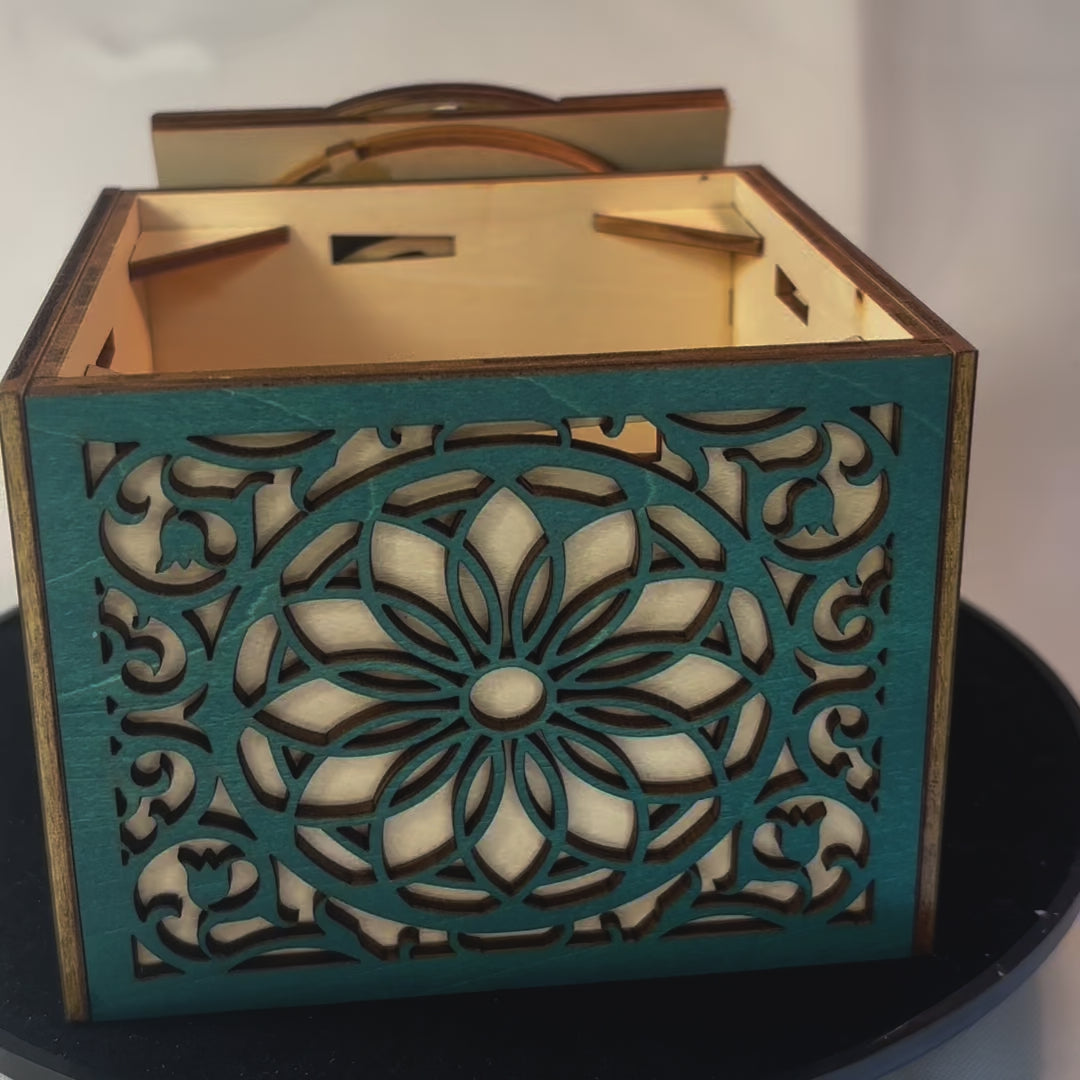 Charger la vidéo : Cube à engrenage boite en bois avec mécanisme , décoration d'interieur en decoupe et gravure laser fabrication francaise et artisanale inspirée d'un casse tête 