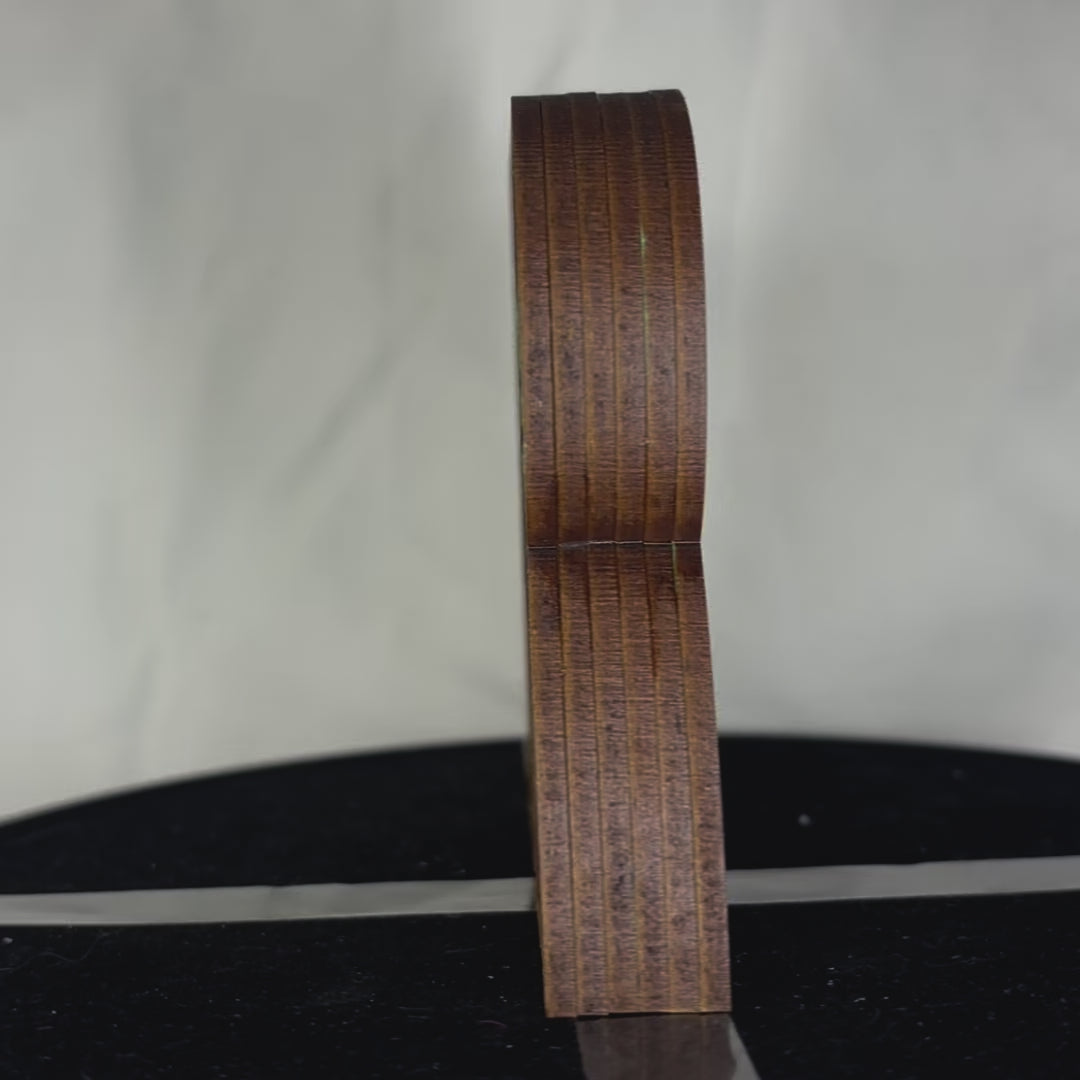 Charger la vidéo : Lettre décorative R diorama pour chambre d'enfant ou décoration d'intérieur découpe laser création francaise et artisanale